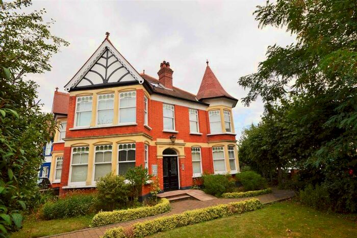 2 Bedroom Flat To Rent In Leigh Road, Leigh-On-Sea, SS9