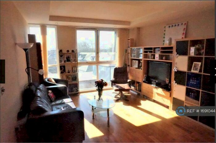 2 Bedroom Flat To Rent In Admiral House, Cardiff, CF24