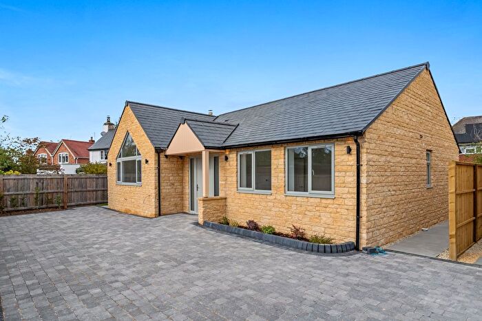 2 Bedroom Detached Bungalow For Sale In Cheltenham Road, Kinsham, Tewkesbury, GL20