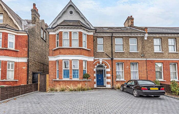 2 Bedroom Flat To Rent In Bromley Road, London, SE6