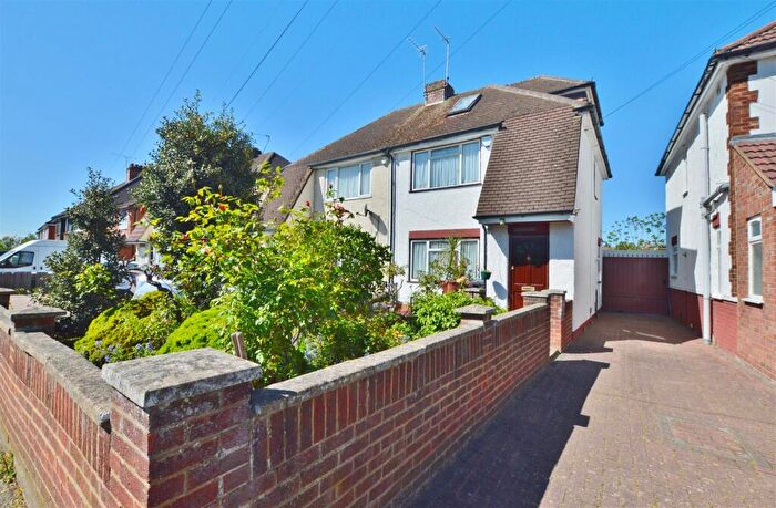 3 Bedroom Semi-Detached House For Sale In Stoke Poges Lane, Slough, SL1