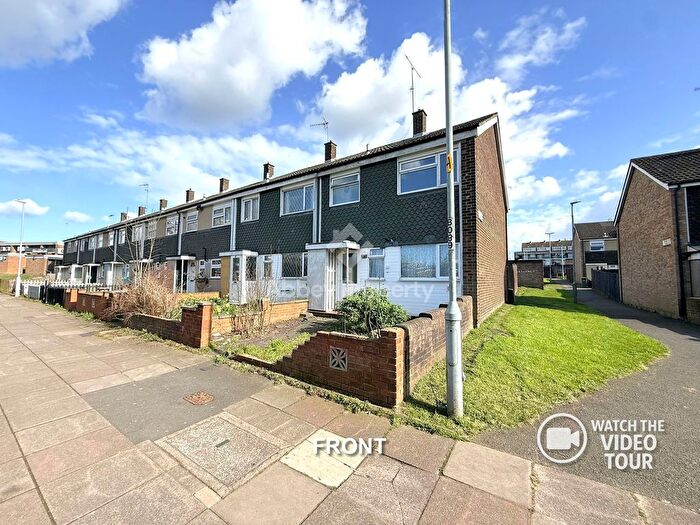 3 Bedroom Terraced House For Sale In Arrow Close, Luton, LU3