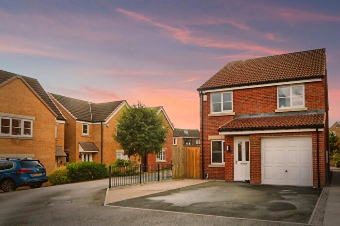 3 Bedroom Detached House For Sale In Greenlea Close, Yeadon, Leeds, LS19