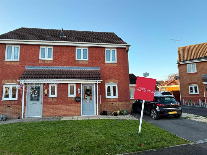 3 Bedroom Semi-Detached House For Sale In Bramling Cross Road, Burton-On-Trent, DE14