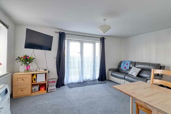 2 Bedroom Apartment For Sale In Sunnyside Mews, Holland On Sea, CO15