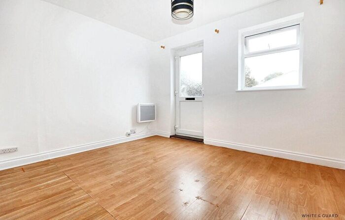 1 Bedroom Apartment To Rent In Fair Oak Road, Eastleigh, SO50