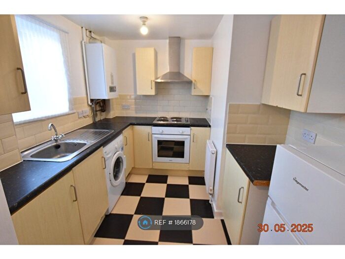 Studio To Rent In Butterworth Path, Luton, LU2