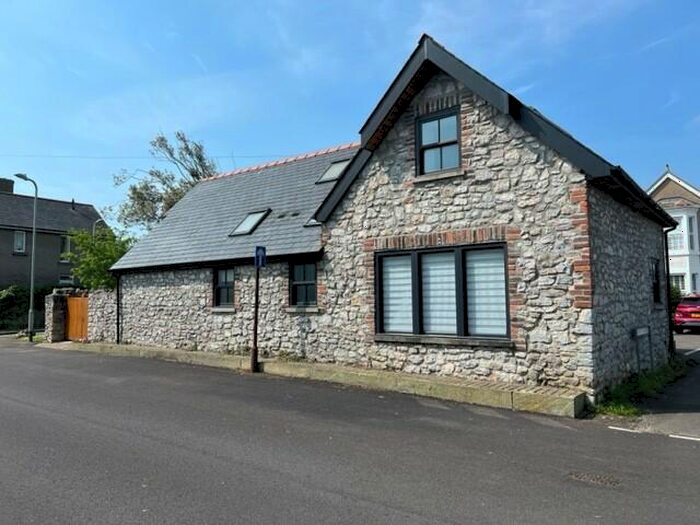 3 Bedroom Barn To Rent In Clevis Hill, Porthcawl, CF36