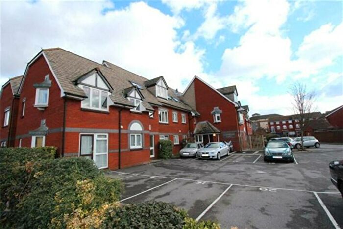 1 Bedroom Flat To Rent In Commodore Court, SO14