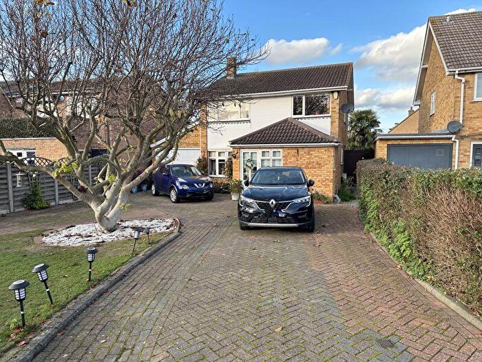 3 Bedroom Detached House For Sale In Parkway, Orsett Village, RM16