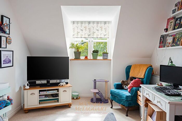 1 Bedroom Flat To Rent In Brookhill Road, Copthorne, RH10