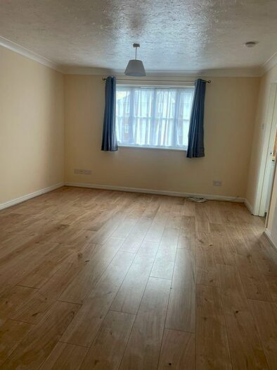 2 Bedroom Flat To Rent In Fairway Drive, London, SE28