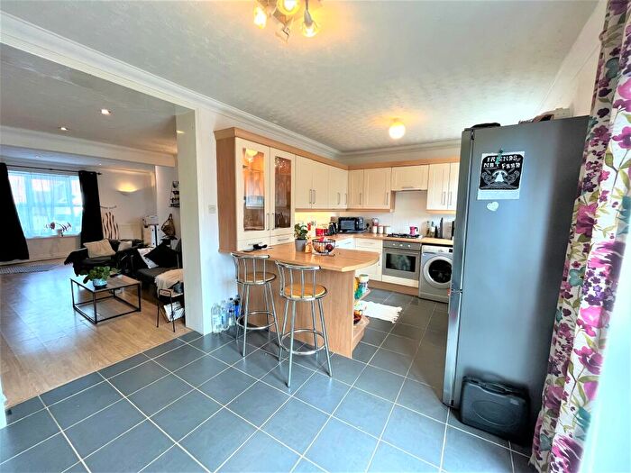 3 Bedroom House To Rent In Hawthorn Road, Exeter, EX2