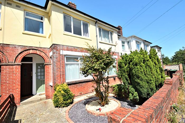 2 Bedroom Flat To Rent In Greenlea Grove, Gosport, Hampshire, PO12