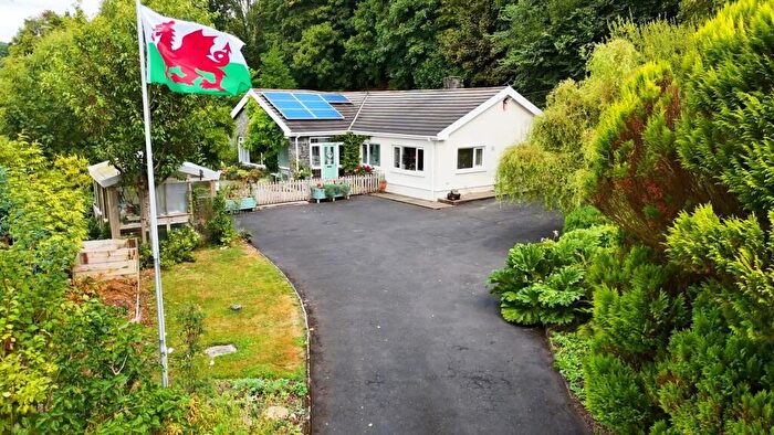 4 Bedroom Bungalow For Sale In Llanfair Road, Llandovery, SA20
