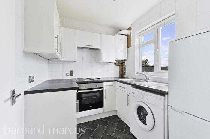 2 Bedroom Flat To Rent In The Broadway, Stoneleigh, KT17