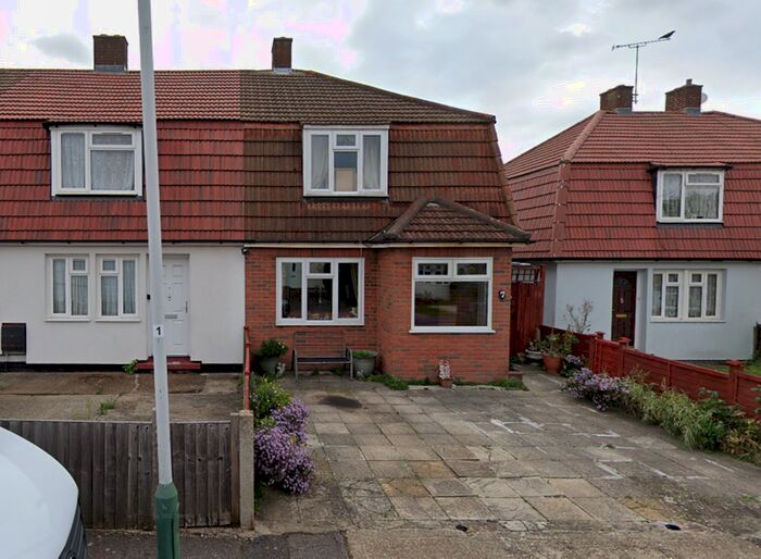 2 Bedroom End Of Terrace House To Rent In Elliott Gardens, Romford, London, RM3