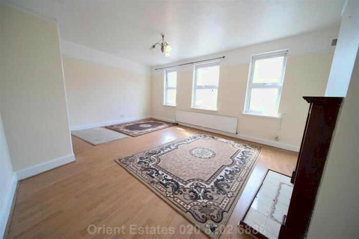 3 Bedroom Maisonette To Rent In Onslow Parade, Hampden Square, Southgate, N14