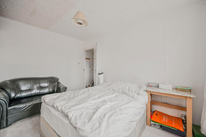2 Bedroom Flat For Sale In Essex Street, Forest Gate, London, E7