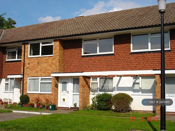 2 Bedroom Flat To Rent In Walton Road, East Molesey, KT8