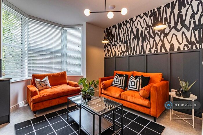 3 Bedroom Flat To Rent In Rose Grove, Beeston, Nottingham, NG9