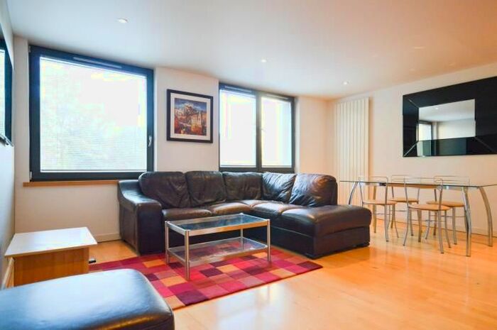 2 Bedroom Flat To Rent In East London Street, Edinburgh, EH7