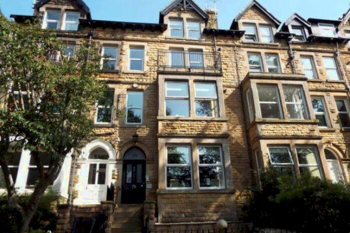 2 Bedroom Flat To Rent In Valley Drive, Harrogate, HG2