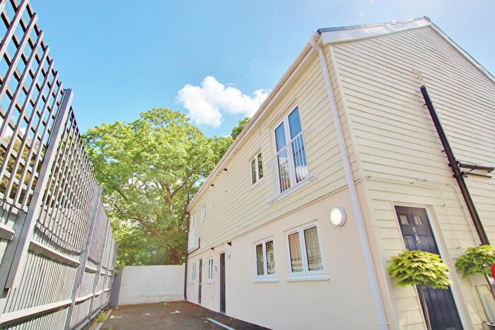 2 Bedroom Flat To Rent In Hawkeswood Road, Bitterne Manor, SO18