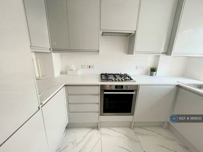 2 Bedroom Terraced House To Rent In Pennington Way, London, SE12