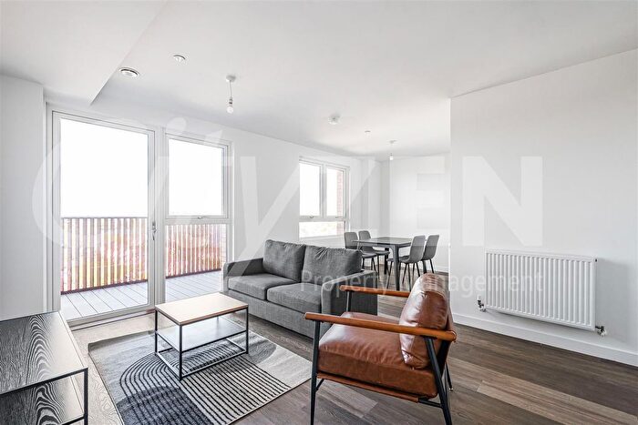 2 Bedroom Flat To Rent In Emerald House, Horn Lane, London, W3