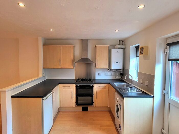 3 Bedroom Semi-Detached House To Rent In Kings Close, Watford, WD18