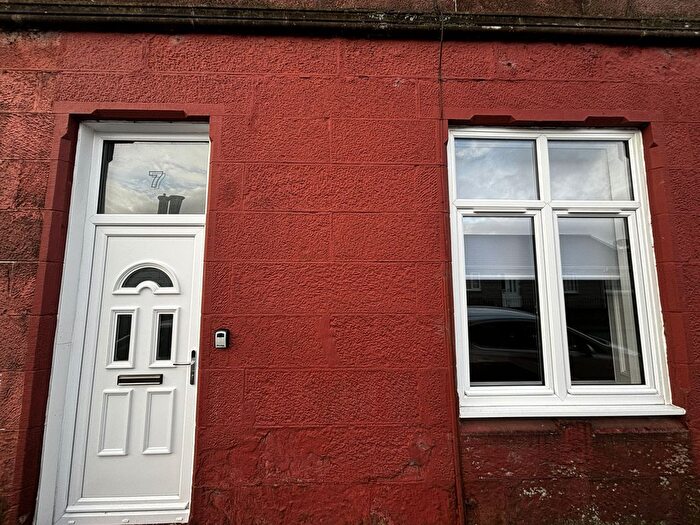 2 Bedroom Flat To Rent In Upper Bridge Street, Alexandria, G83