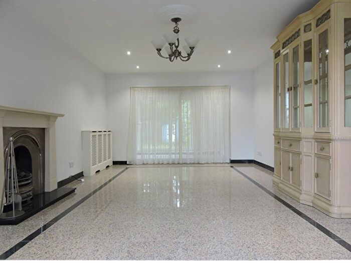 3 Bedroom Semi-Detached House To Rent In Mansfield Avenue, East Barnet, Barnet, EN4