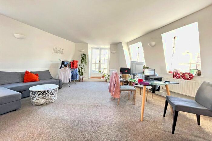 3 Bedroom Flat To Rent In Regency Street, London, SW1P