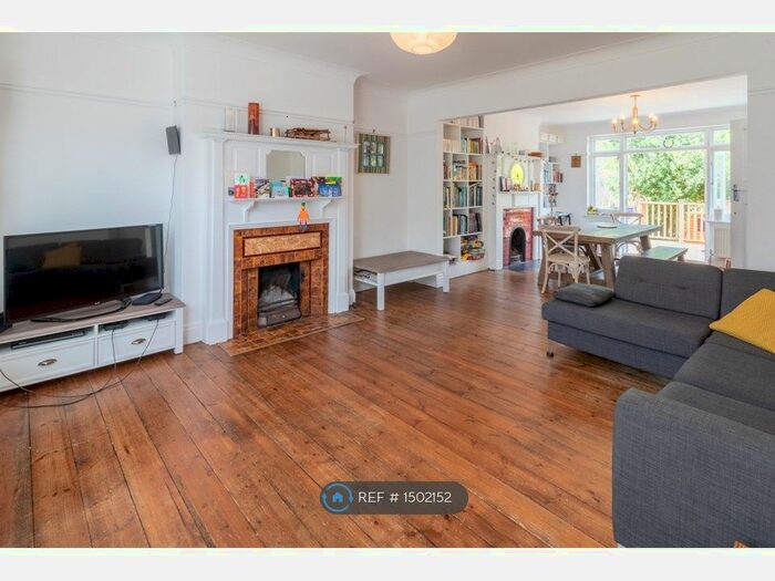 4 Bedroom Semi-Detached House To Rent In Woodcombe Crescent, Forest Hill, SE23