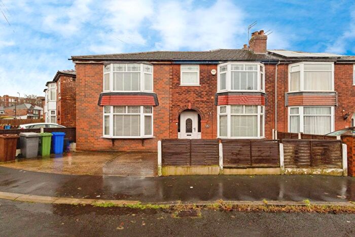 4 Bedroom Semi Detached House For Sale In Masefield Road, Droylsden, M43