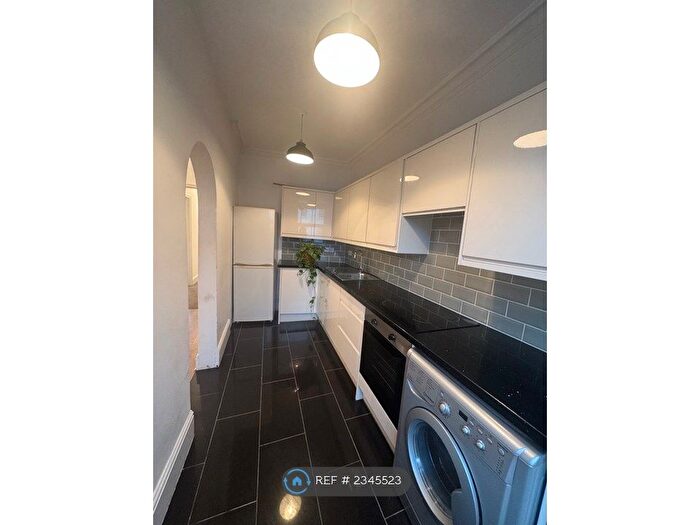 2 Bedroom Flat To Rent In Hampton Road, Hampton Hill, Hampton, TW12
