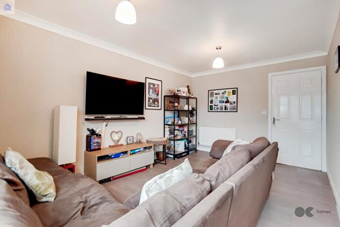 2 Bedroom Flat To Rent In Paignton Close, Harold Wood, RM3