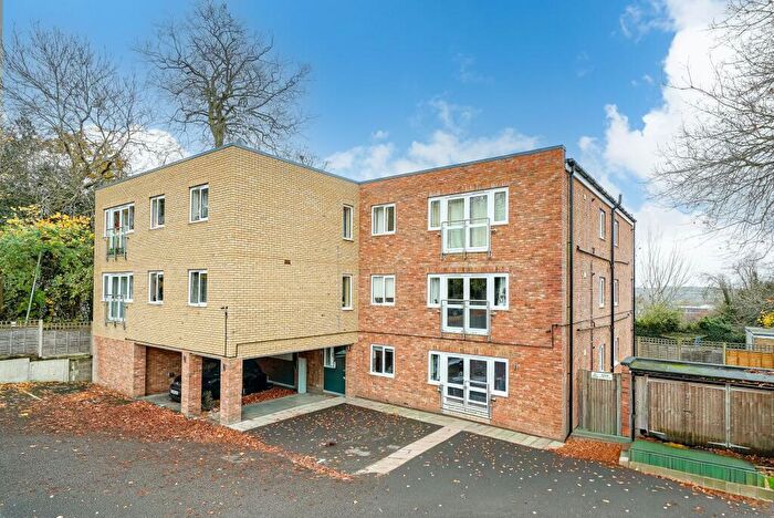 2 Bedroom Flat For Sale In Turners Hill, Hemel Hempstead, HP2