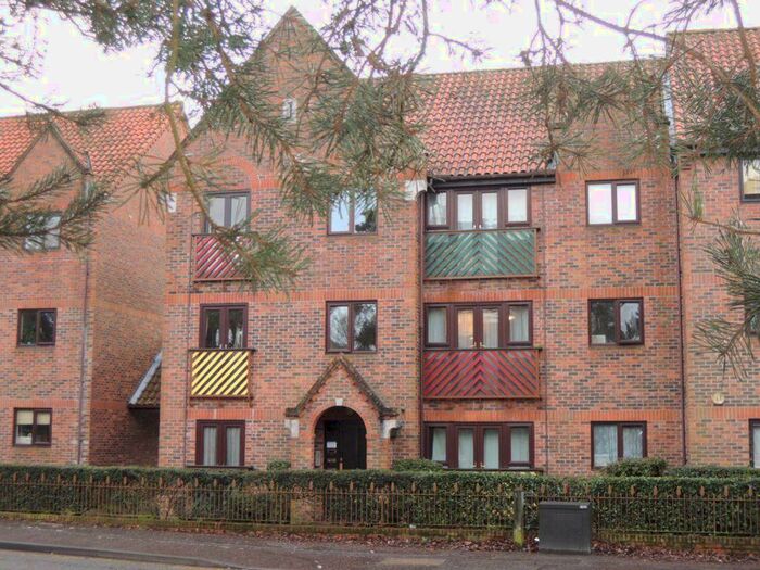 1 Bedroom Flat To Rent In Highwoods, CO4
