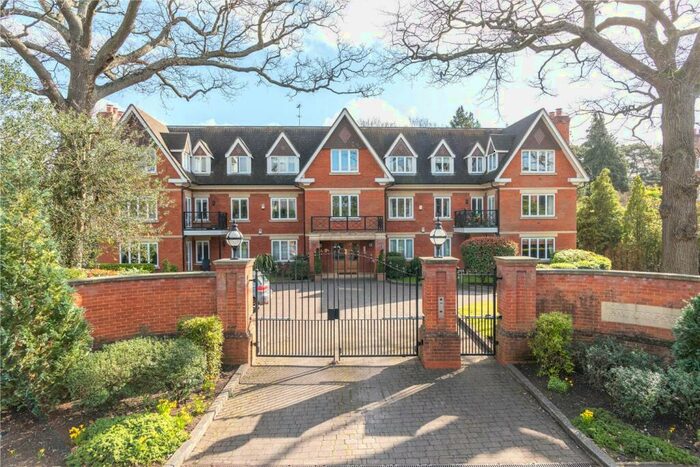 2 Bedroom Apartment To Rent In Old Avenue, Weybridge, Surrey, KT13