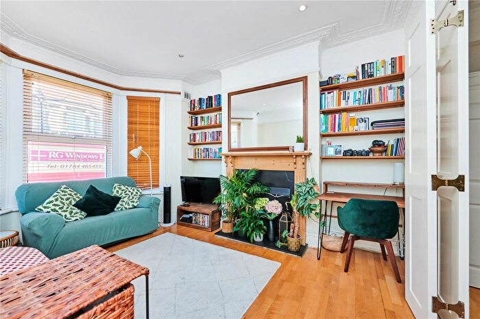 1 Bedroom Flat To Rent In Ballater Road, Clapham, London, SW2