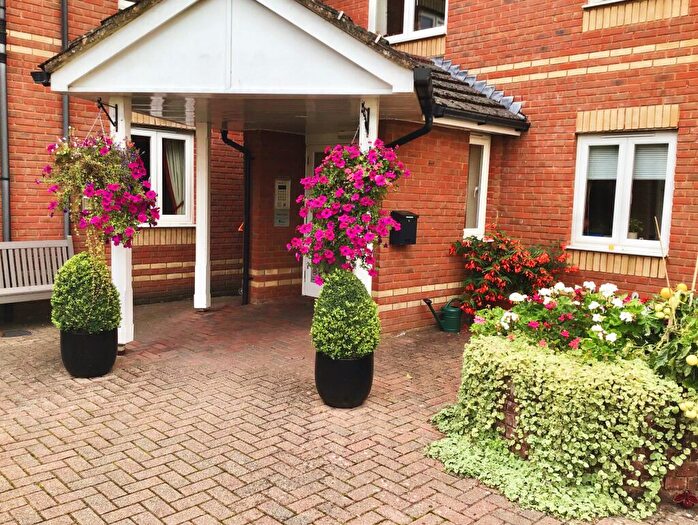 2 Bedroom Apartment For Sale In Willow Court, Alton, GU34