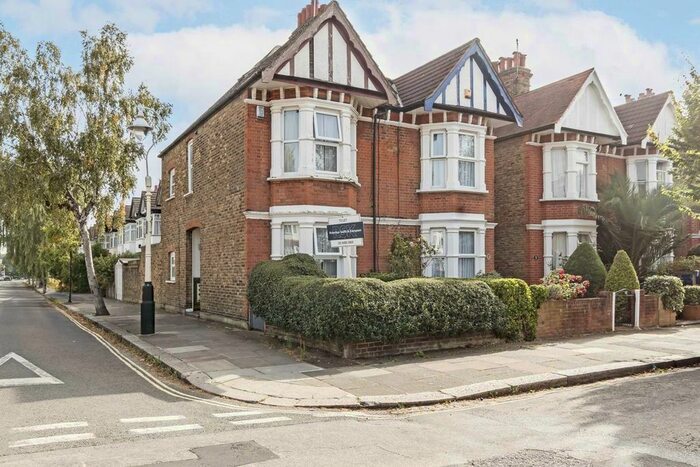 3 Bedroom Property To Rent In Northcroft Road, London, W13