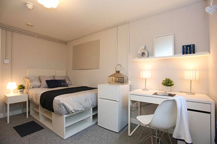 Studio To Rent In Block A Red Brick House, Lea Road, Luton, Bedfordshire, LU1