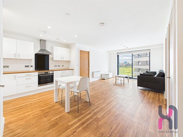 2 Bedroom Flat To Rent In Manchester Waters, Pomona Strand, Old Trafford, M16