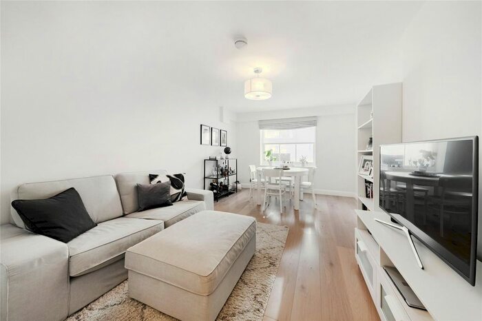 2 Bedroom Flat To Rent In Onslow Square, South Kensington, London, SW7