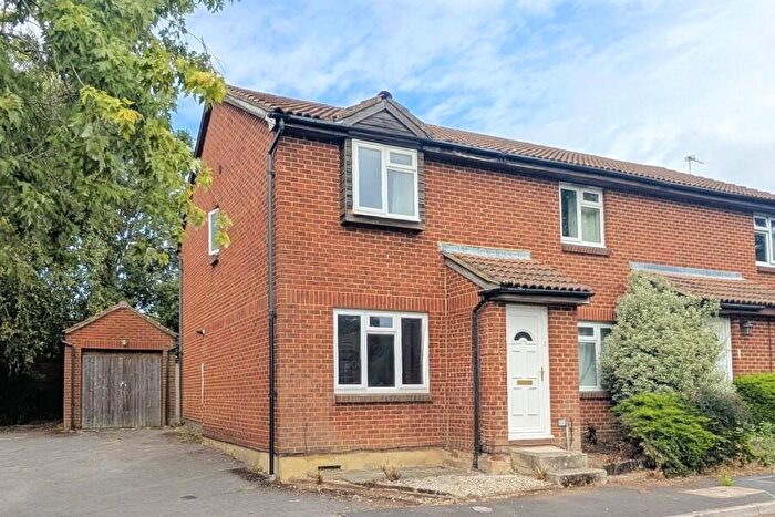 3 Bedroom End Of Terrace House To Rent In Woking, Surrey, GU22