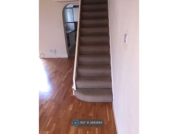 4 Bedroom Terraced House To Rent In Dean Road, Hounslow, TW3