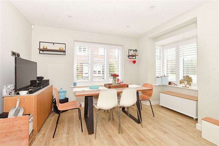 4 Bedroom Link Detached House For Sale In Stanley Mews, Billingshurst, West Sussex, RH14